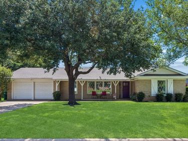 901 Raintree Road, Fort Worth, TX 76103
