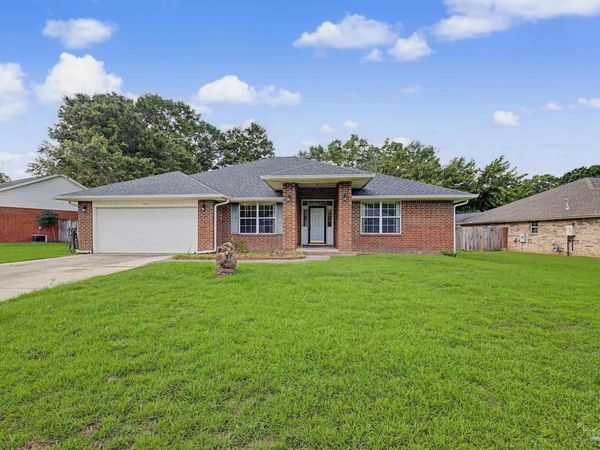 1729 Condor Dr, Cantonment, FL 32533