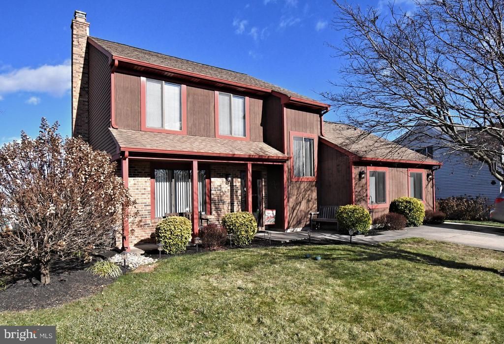 633 KESTON DRIVE, FAIRLESS HILLS, PA 19030