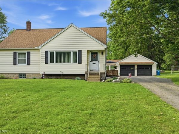 8225 Kenyon Drive SE, Warren, OH 44484