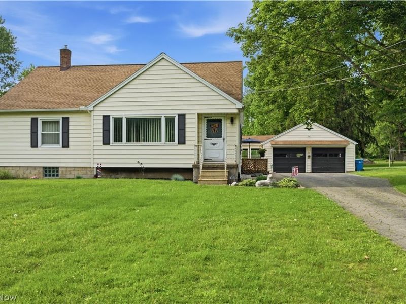 8225 Kenyon Drive SE, Warren, OH 44484 Photo 1