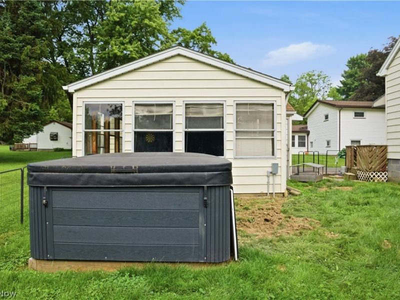 8225 Kenyon Drive SE, Warren, OH 44484 Photo 31