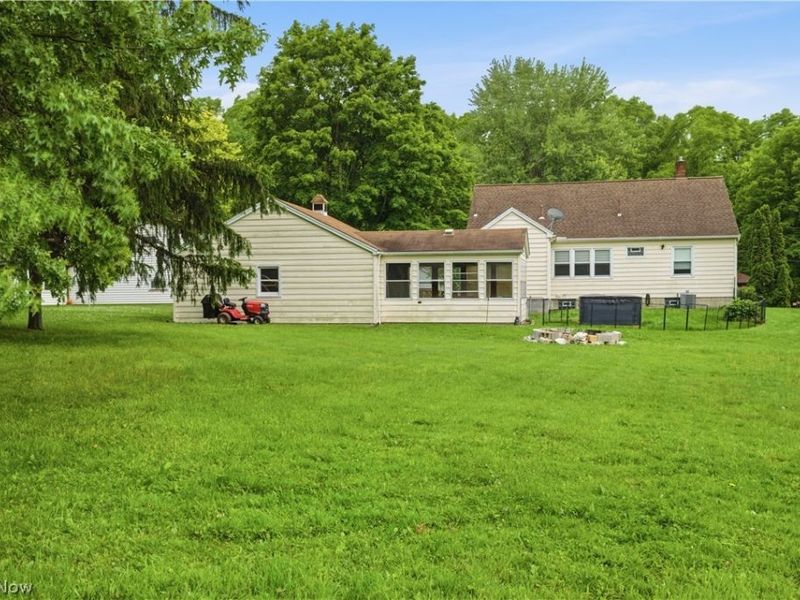 8225 Kenyon Drive SE, Warren, OH 44484 Photo 33