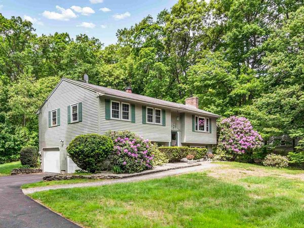 6 Currier Drive, Londonderry, NH 03053