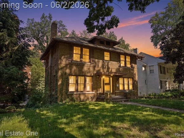 8606 Hendrie Boulevard, Huntington Woods, MI 48070