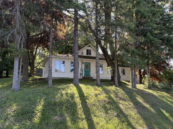 8819 Erdman Road, Onekama, MI 49675
