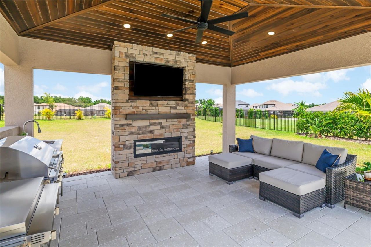 1843 Cattle Baron Court, Lithia, FL 33547 Photo