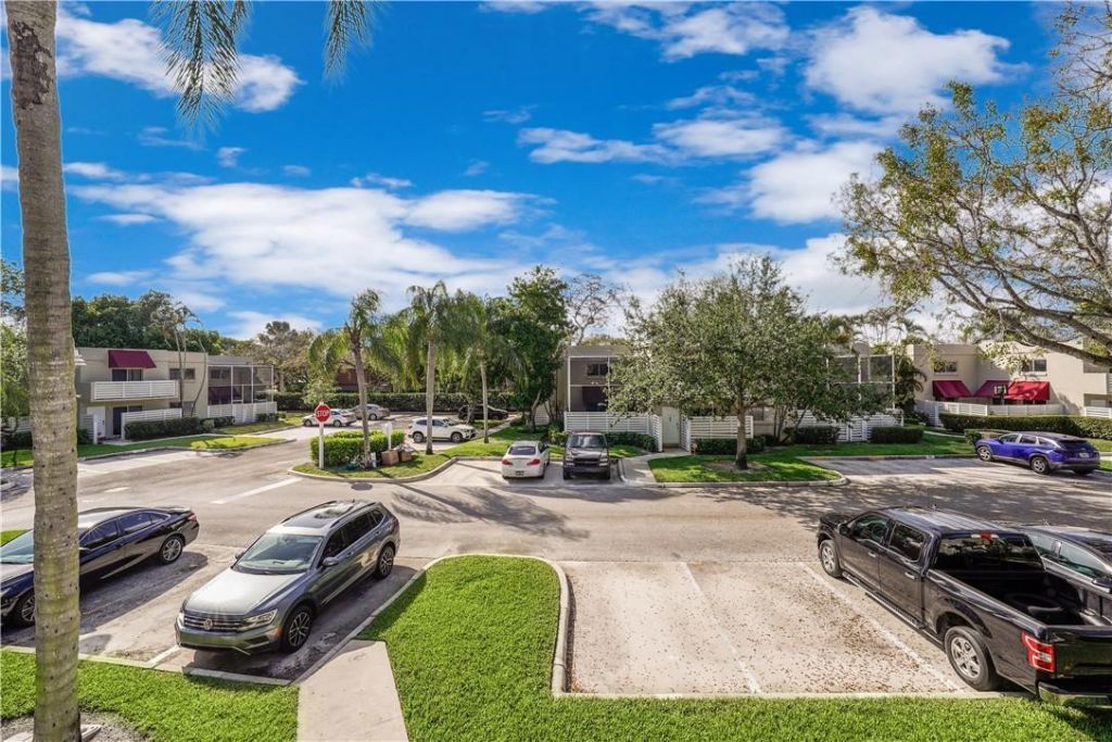 534 NW 98th Avenue, Unit 4, Plantation, FL 33324 Photo