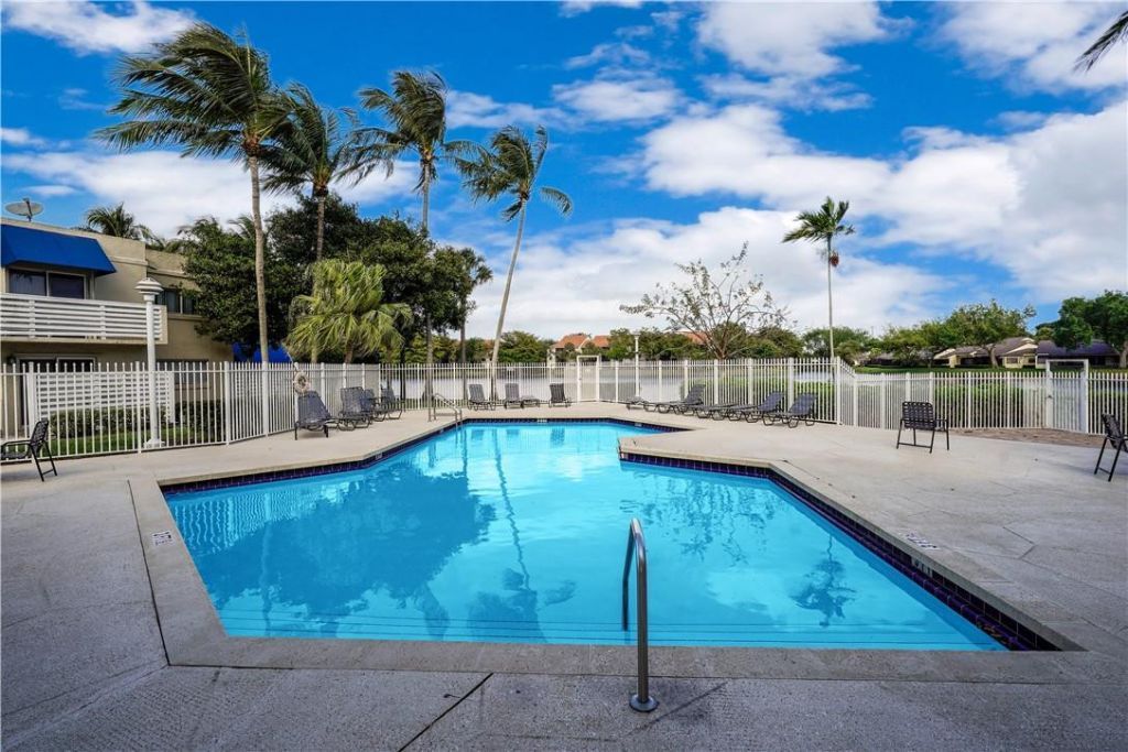 534 NW 98th Avenue, Unit 4, Plantation, FL 33324 Photo