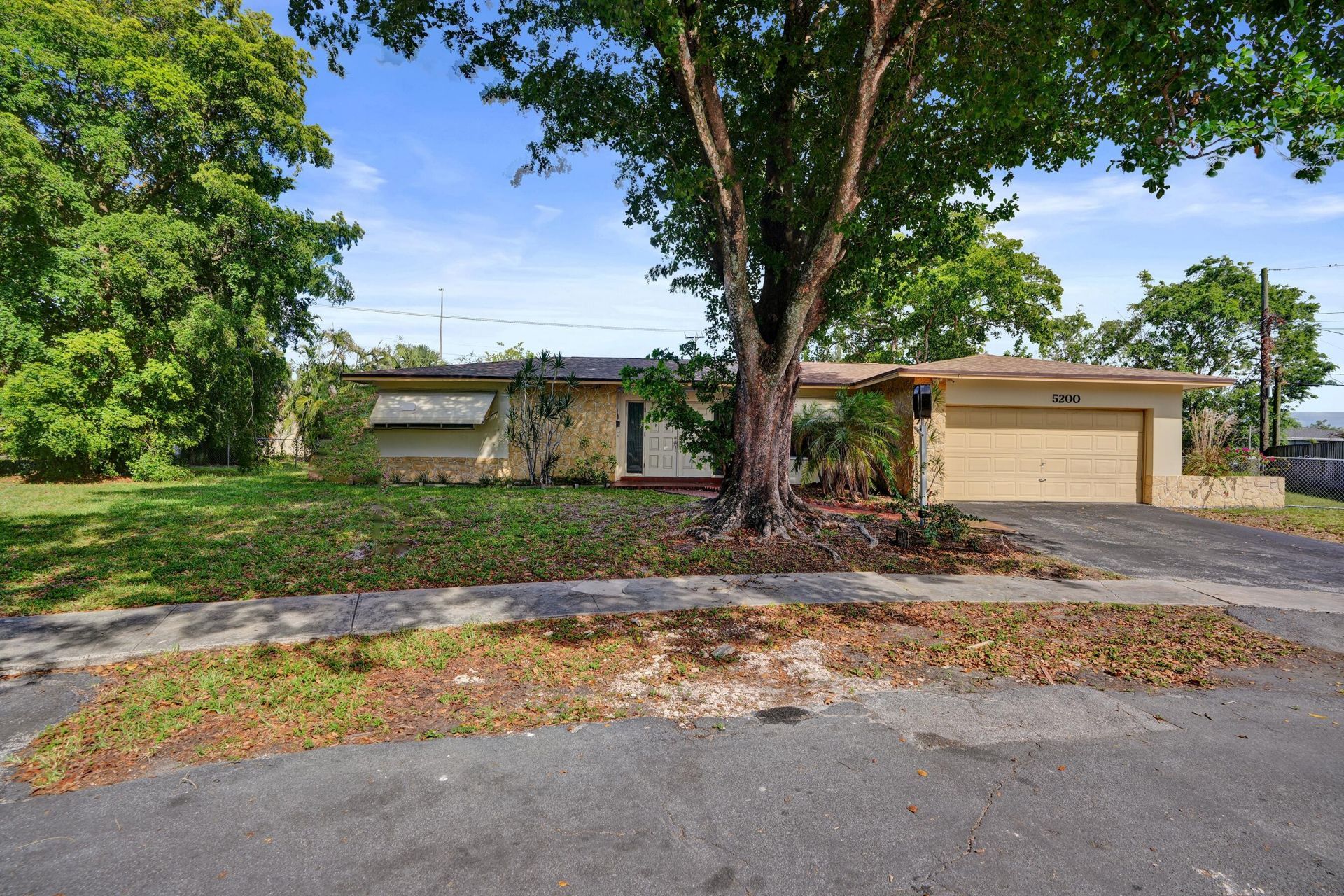 5200 SW 8th Street, Plantation, FL 33317 Photo