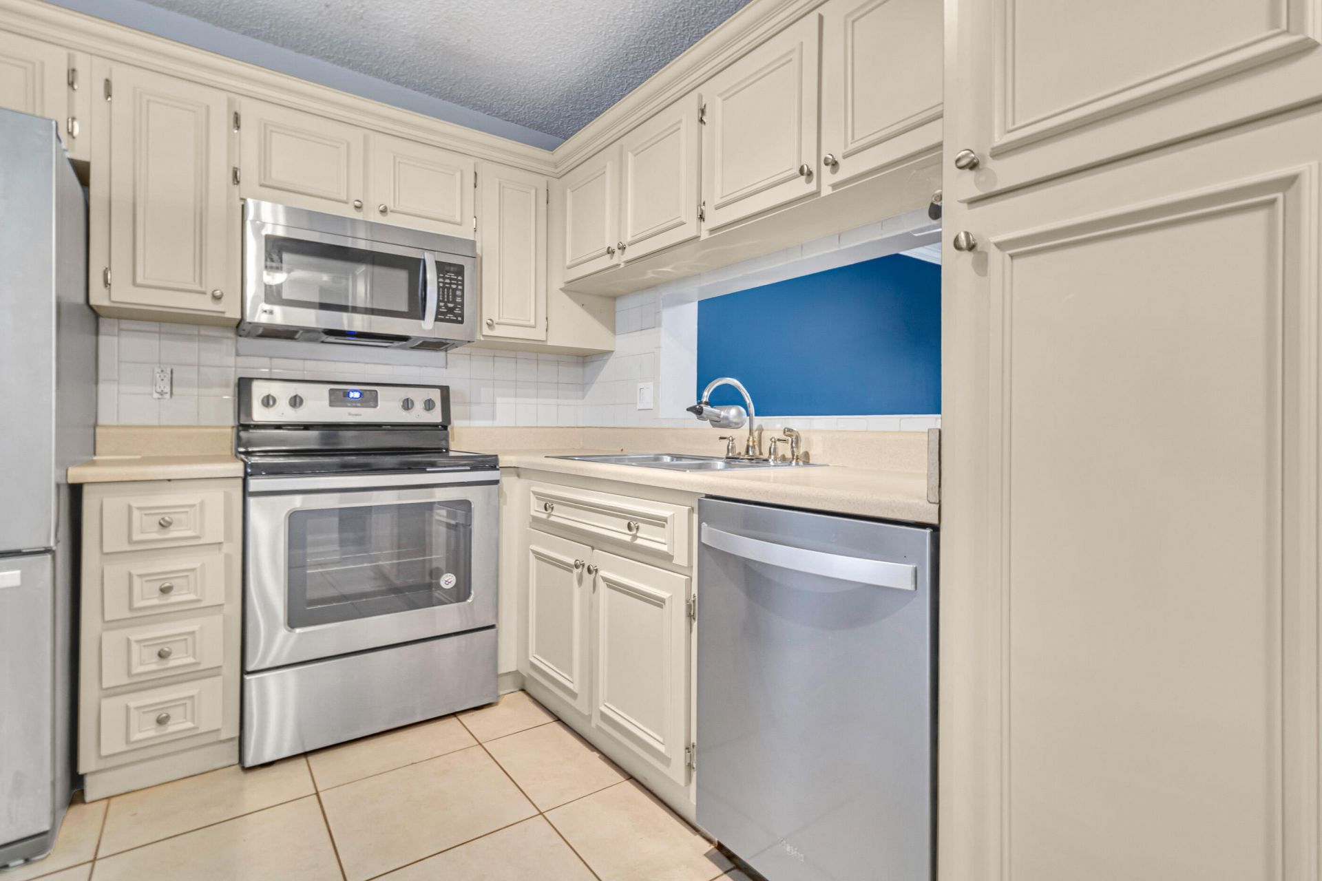5510 Lakeside Drive, Unit 202, Margate, FL 33063 Photo