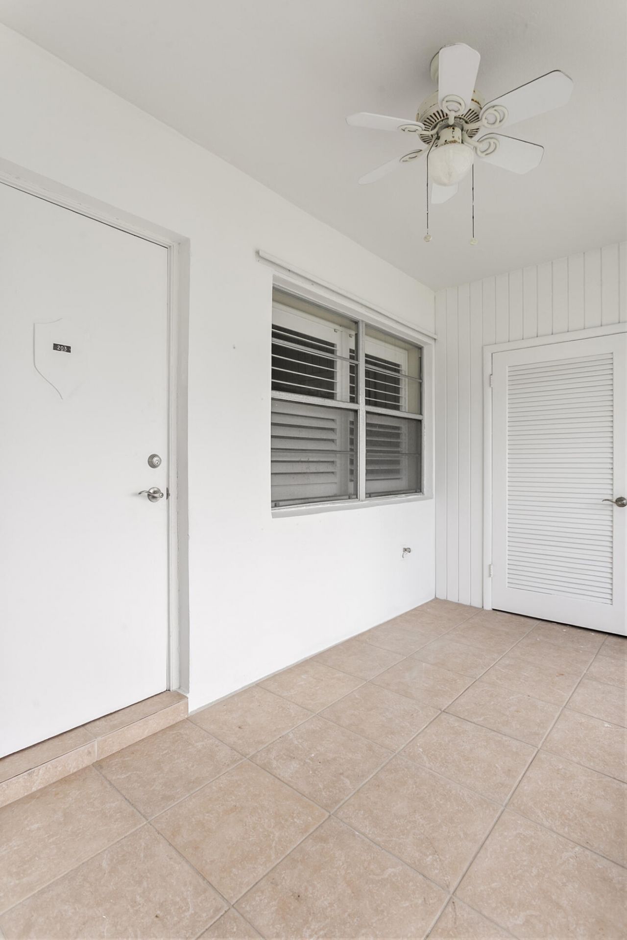 111 Shore Court, Unit 203, North Palm Beach, FL 33408 Photo