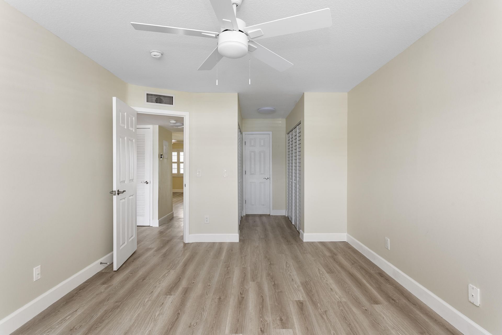 111 Shore Court, Unit 203, North Palm Beach, FL 33408 Photo