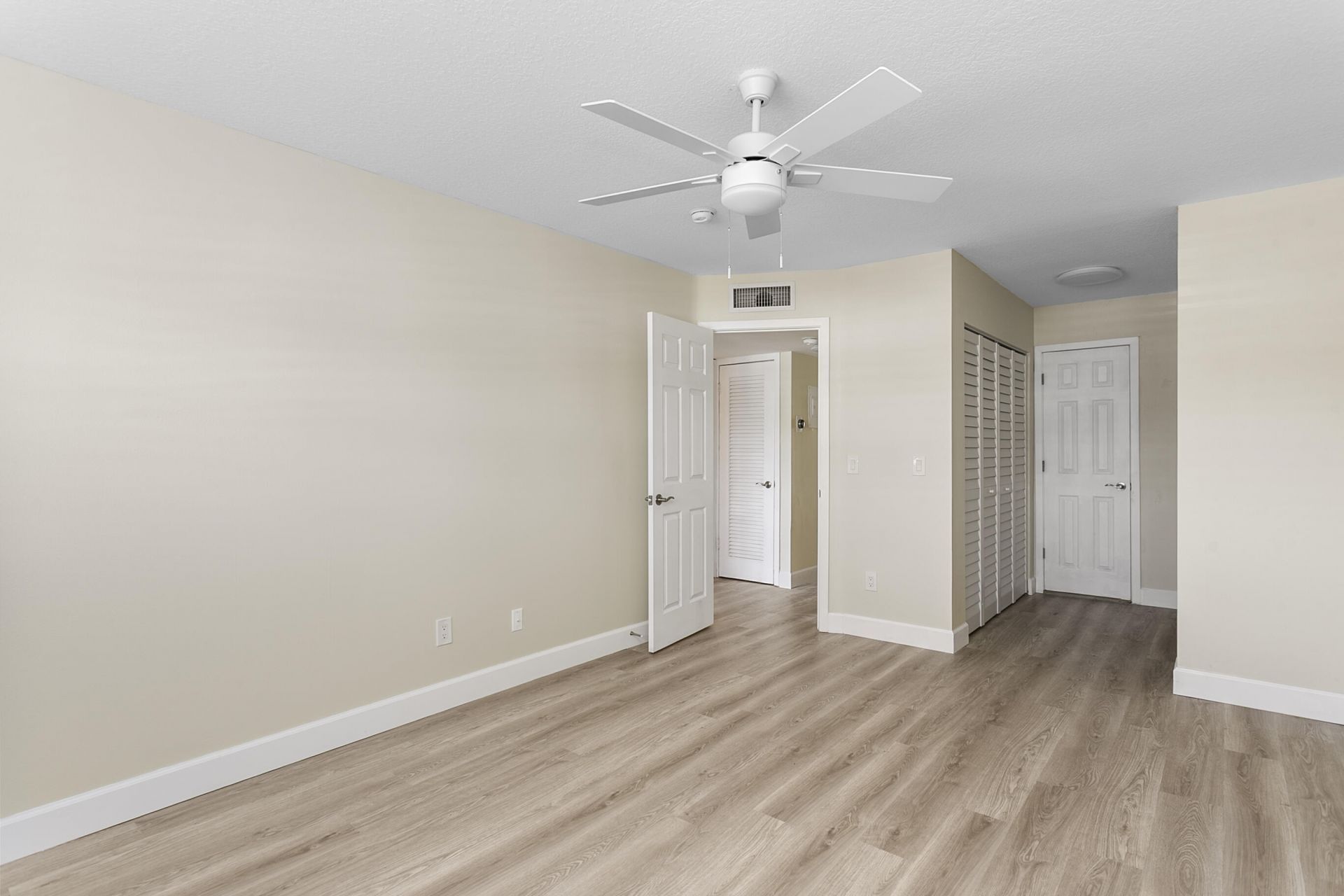 111 Shore Court, Unit 203, North Palm Beach, FL 33408 Photo