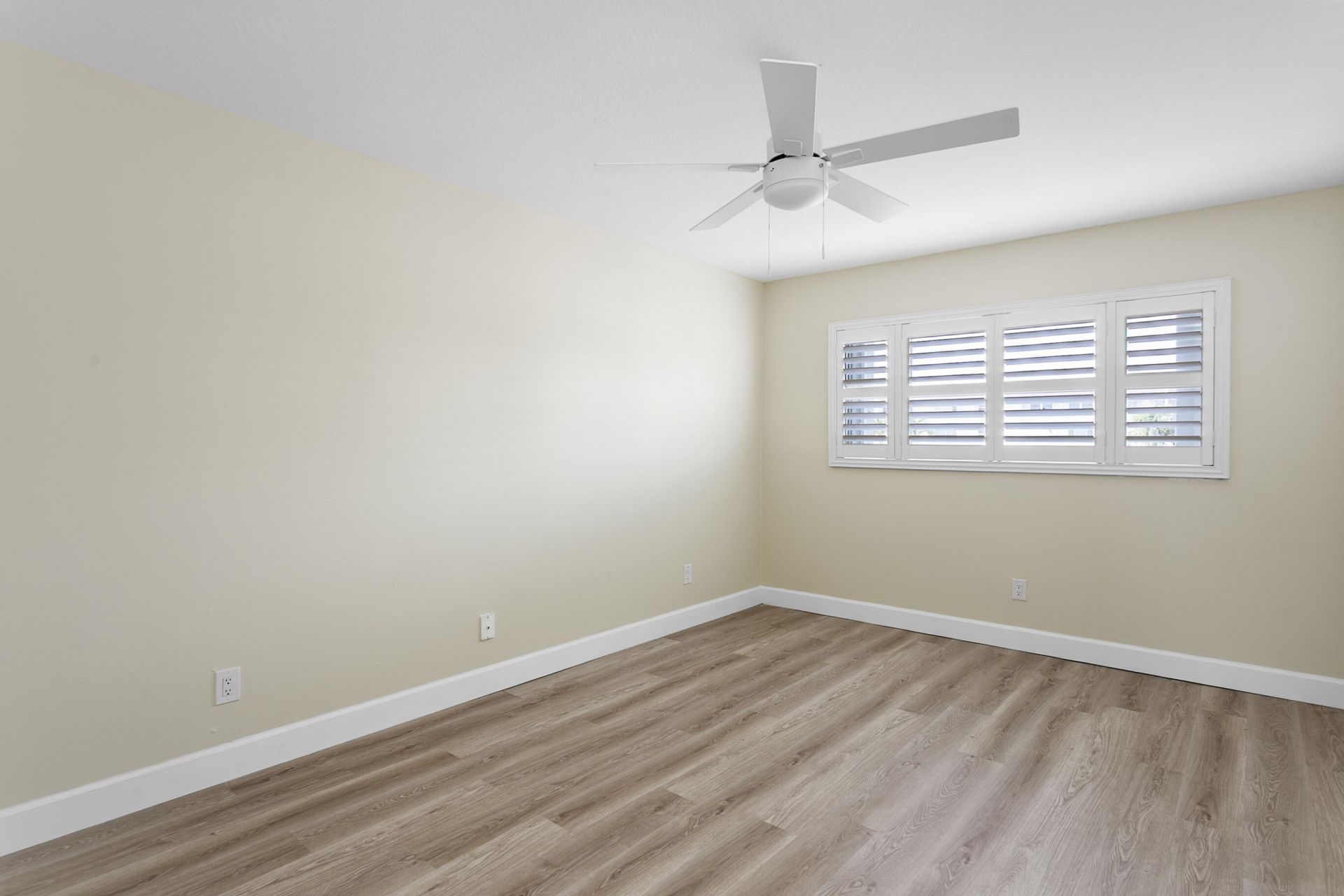 111 Shore Court, Unit 203, North Palm Beach, FL 33408 Photo