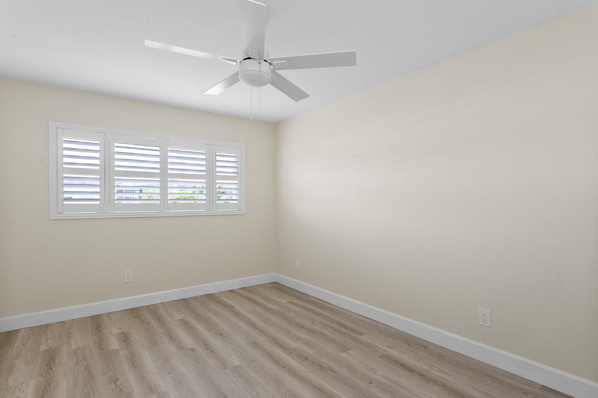 111 Shore Court, Unit 203, North Palm Beach, FL 33408 Photo
