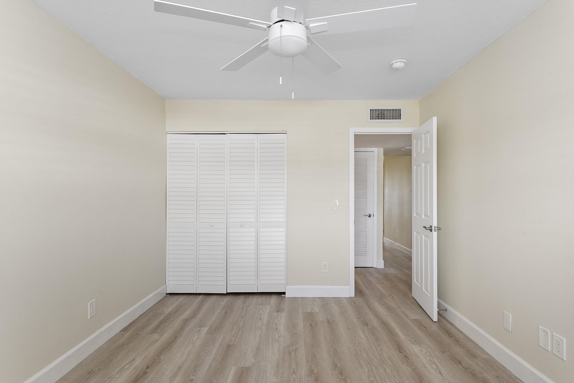 111 Shore Court, Unit 203, North Palm Beach, FL 33408 Photo