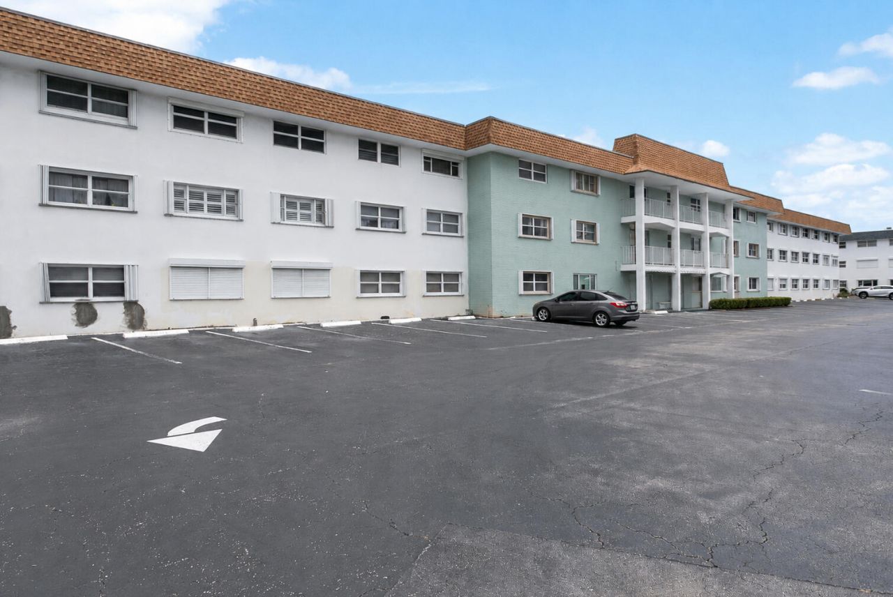 111 Shore Court, Unit 203, North Palm Beach, FL 33408 Photo