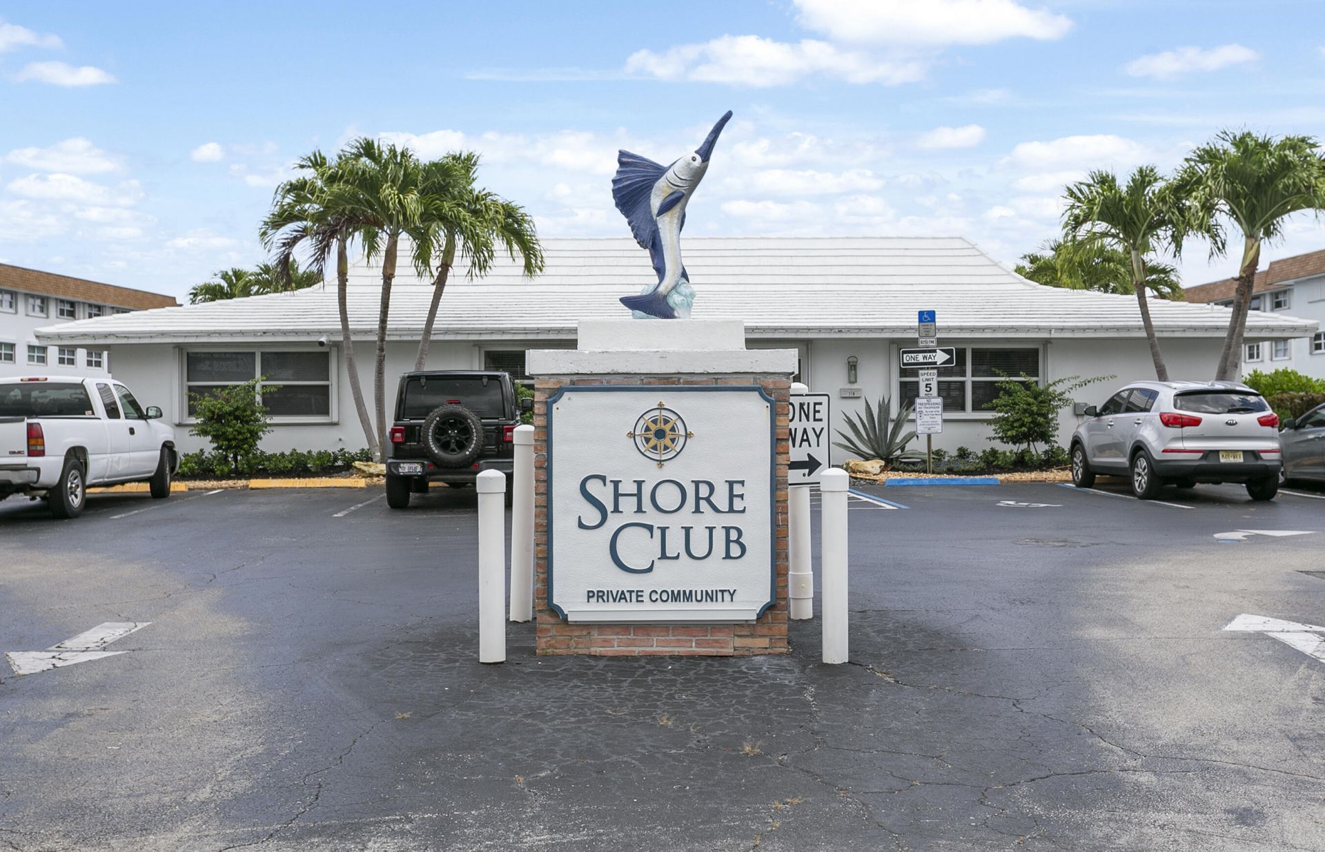 111 Shore Court, Unit 203, North Palm Beach, FL 33408 Photo