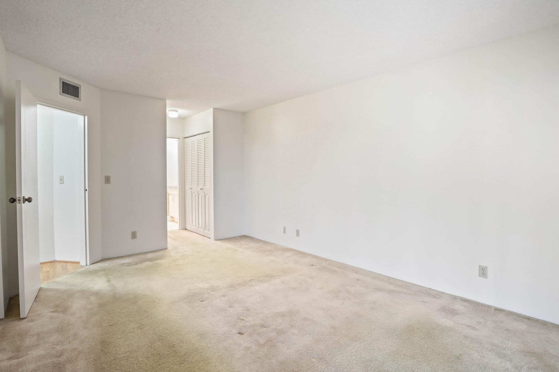 3951 Via Poinciana, Unit 112, Lake Worth, FL 33467 Photo