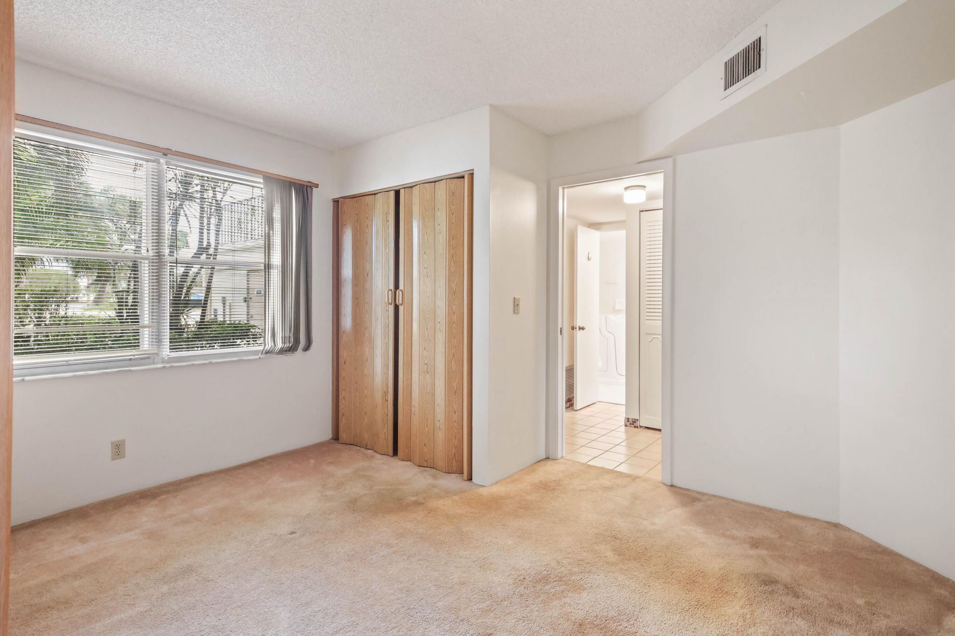 3951 Via Poinciana, Unit 112, Lake Worth, FL 33467 Photo