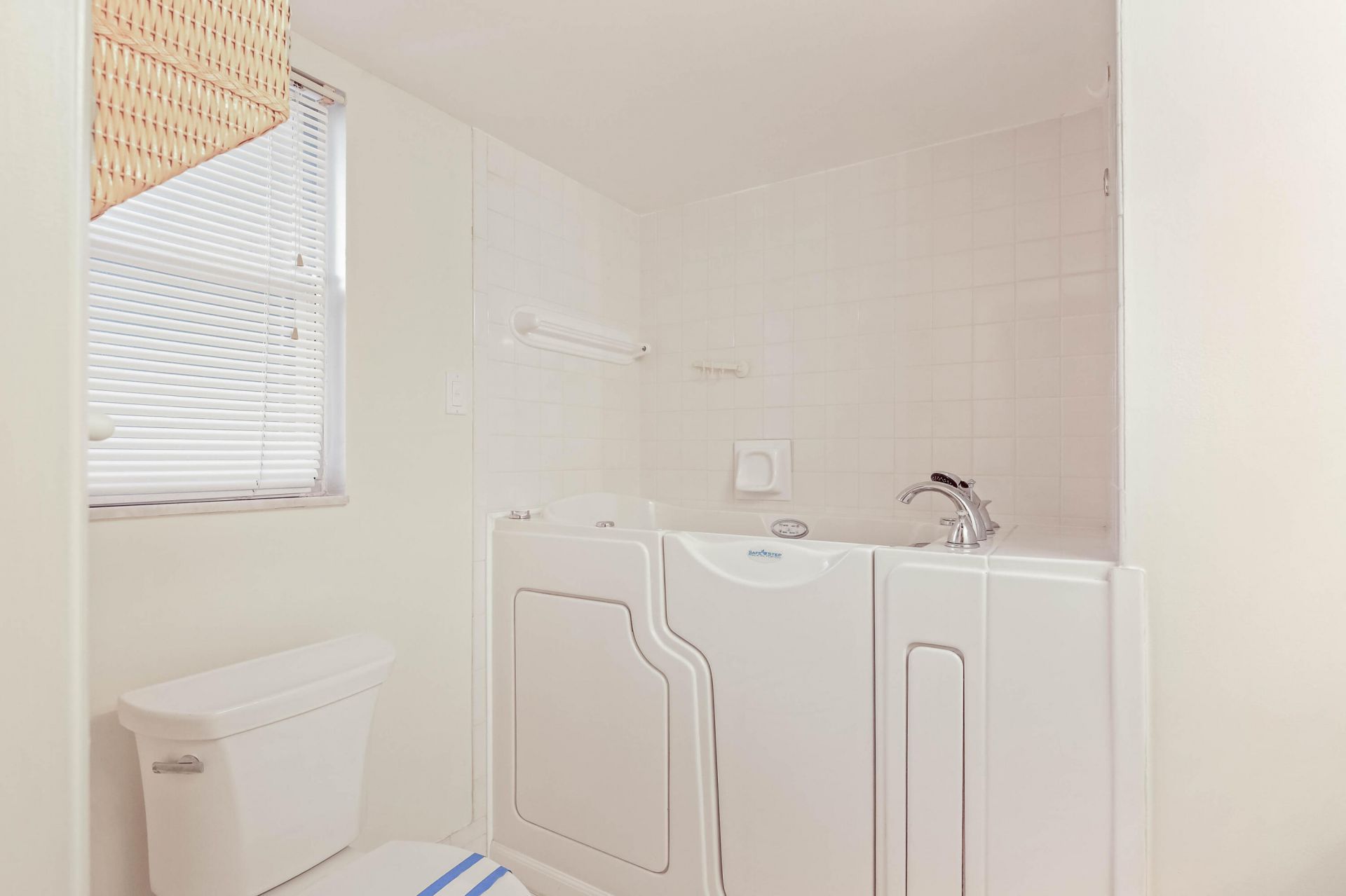 3951 Via Poinciana, Unit 112, Lake Worth, FL 33467 Photo