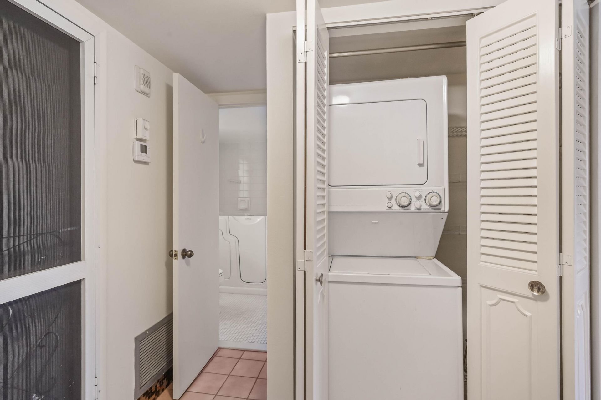 3951 Via Poinciana, Unit 112, Lake Worth, FL 33467 Photo