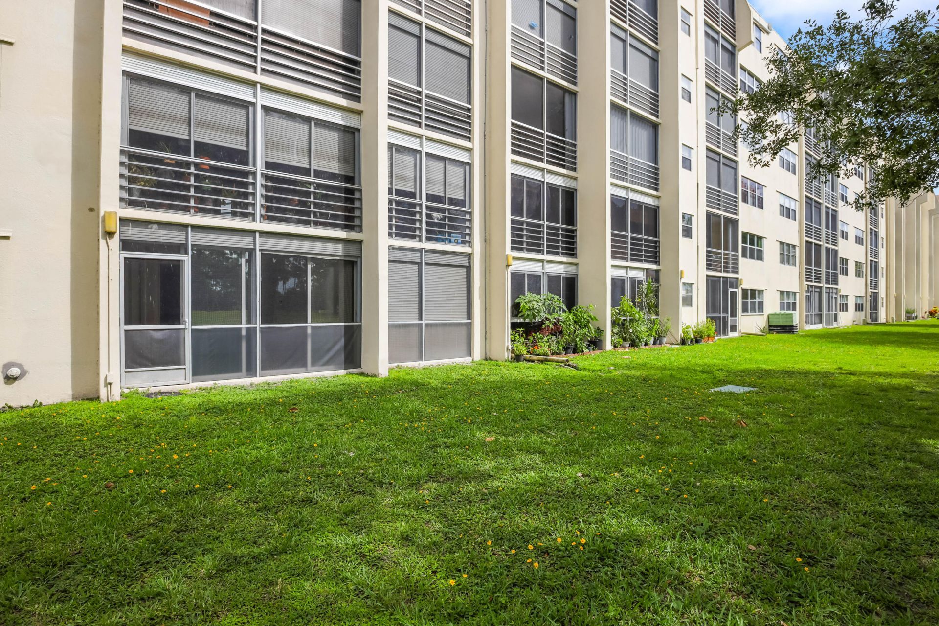 3951 Via Poinciana, Unit 112, Lake Worth, FL 33467 Photo