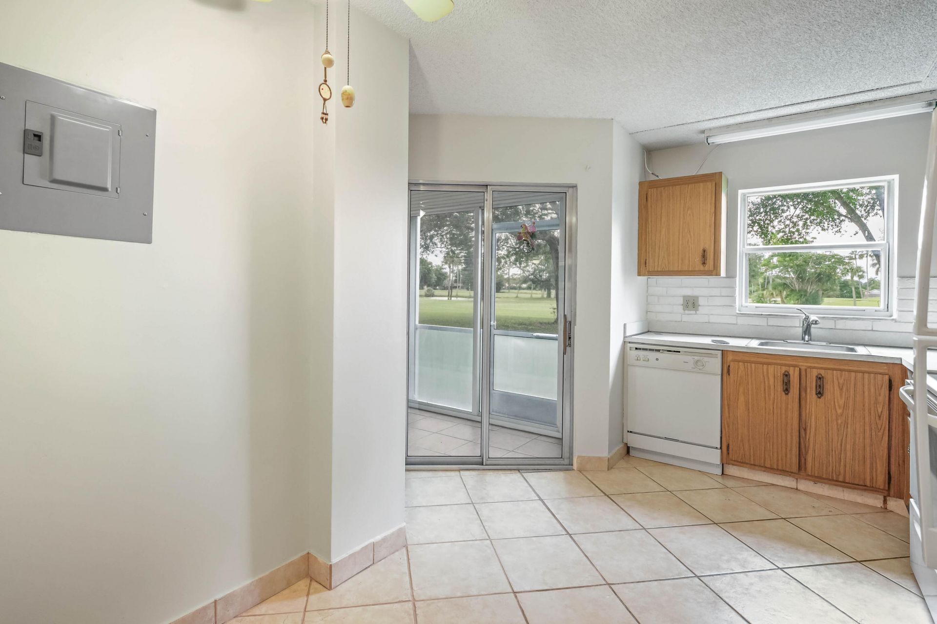 3951 Via Poinciana, Unit 112, Lake Worth, FL 33467 Photo
