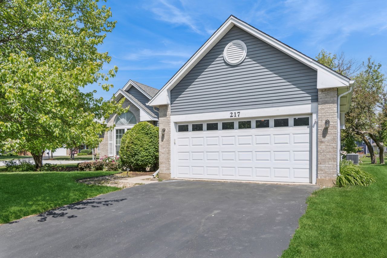 217 Meadowview Lane , Aurora, IL 60502