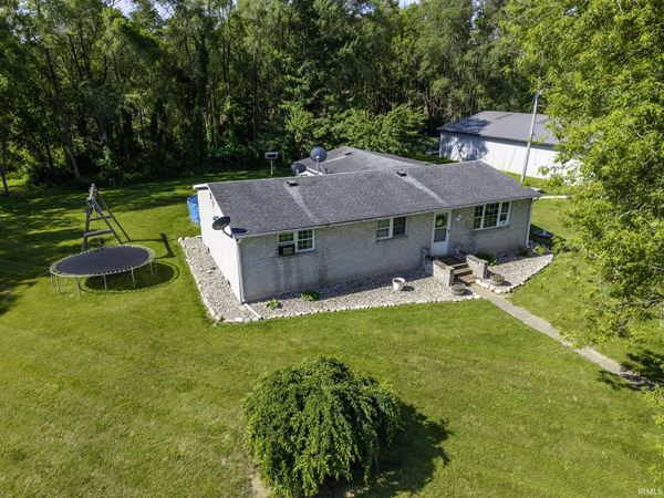 10390 E 375 N, Howe, IN 46746
