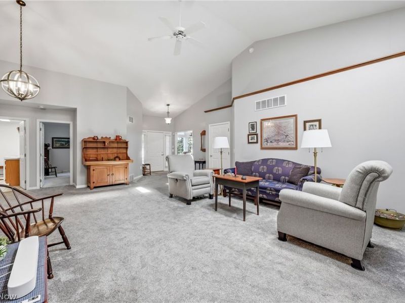 220 Blue Winged, Warren, OH 44484 Photo 11