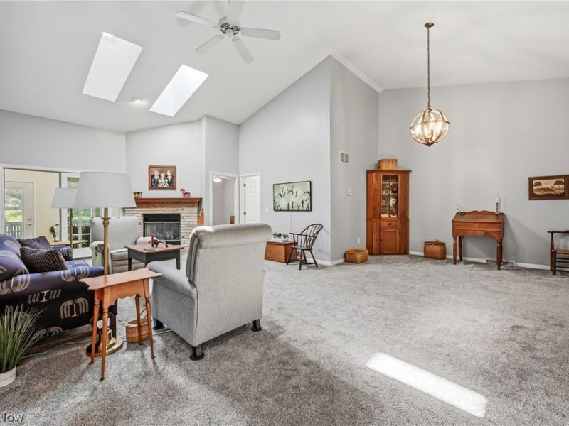 220 Blue Winged, Warren, OH 44484 Photo 9
