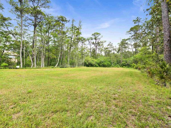 3026 Laurel Dr, Gulf Breeze, FL 32563
