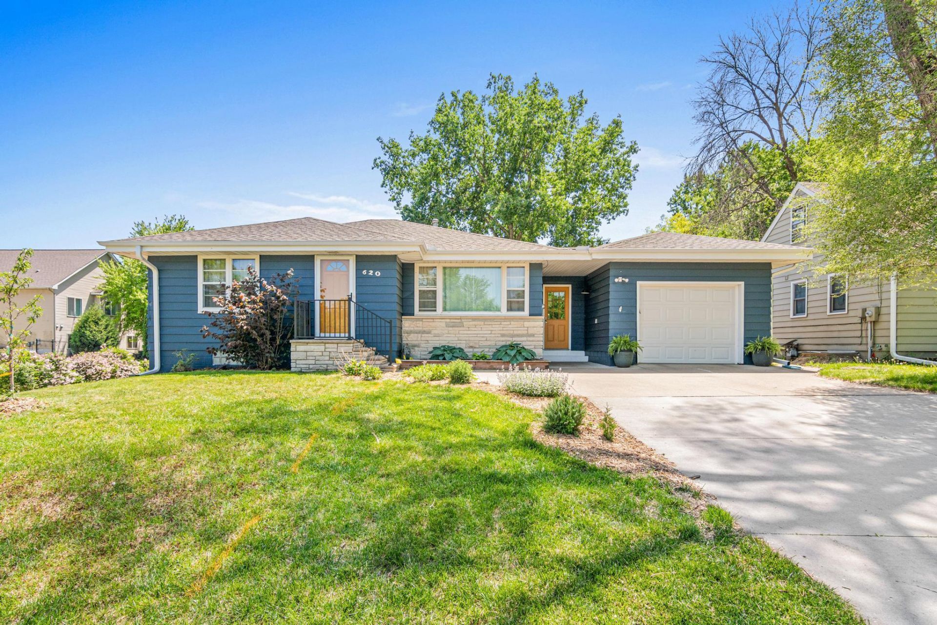 620 7th Street E, Chaska, MN 55318