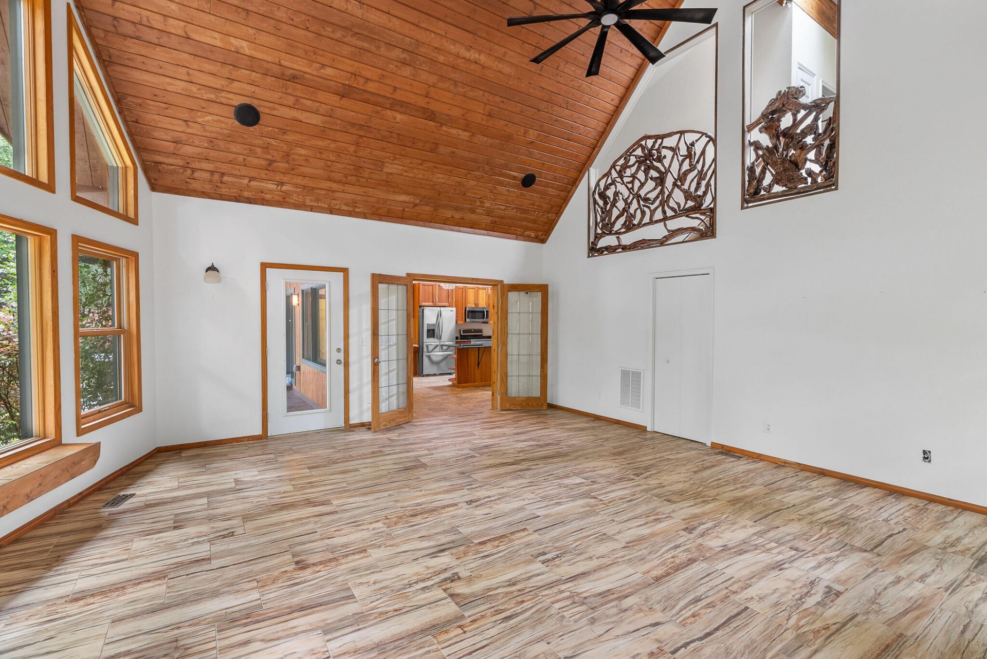 2495 Edenforest Road Photo 4