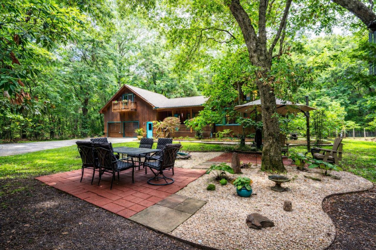 2495 Edenforest Road Photo 6