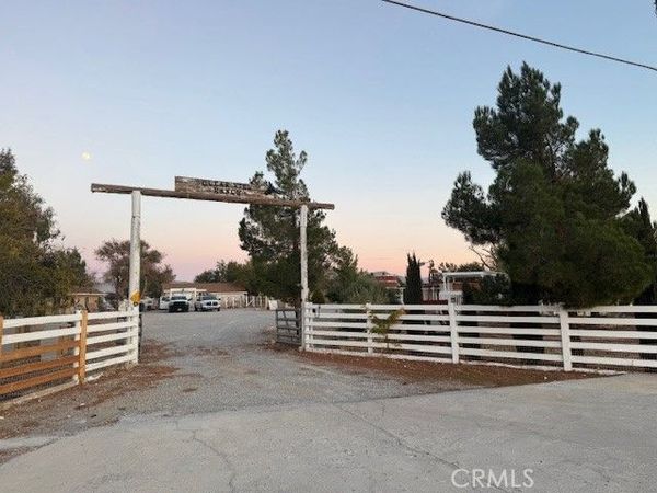 16100 Navajo Road, Apple Valley, CA 92307