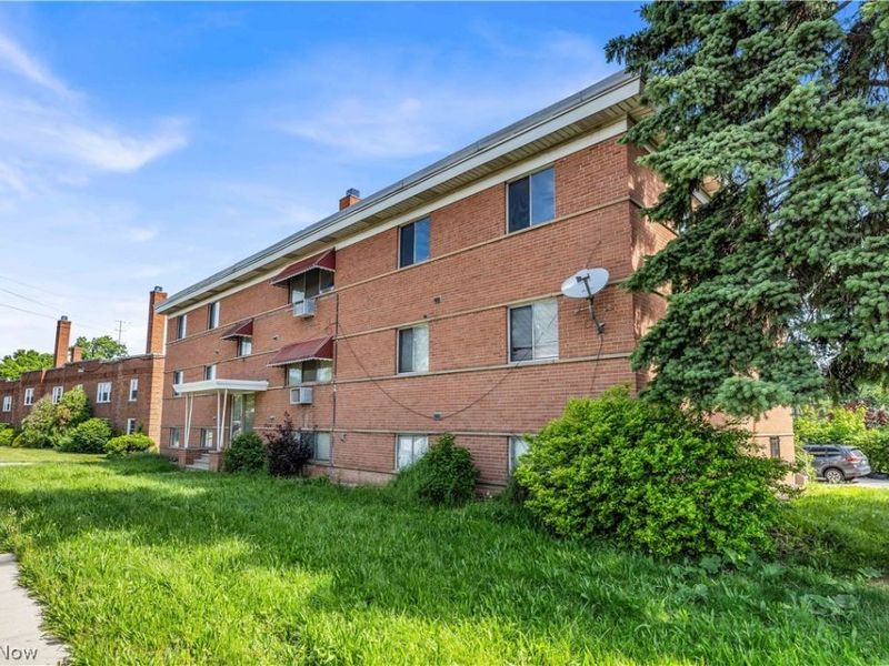 2537 Noble Road , Unit 201, Cleveland Heights, OH 44121 Photo 2