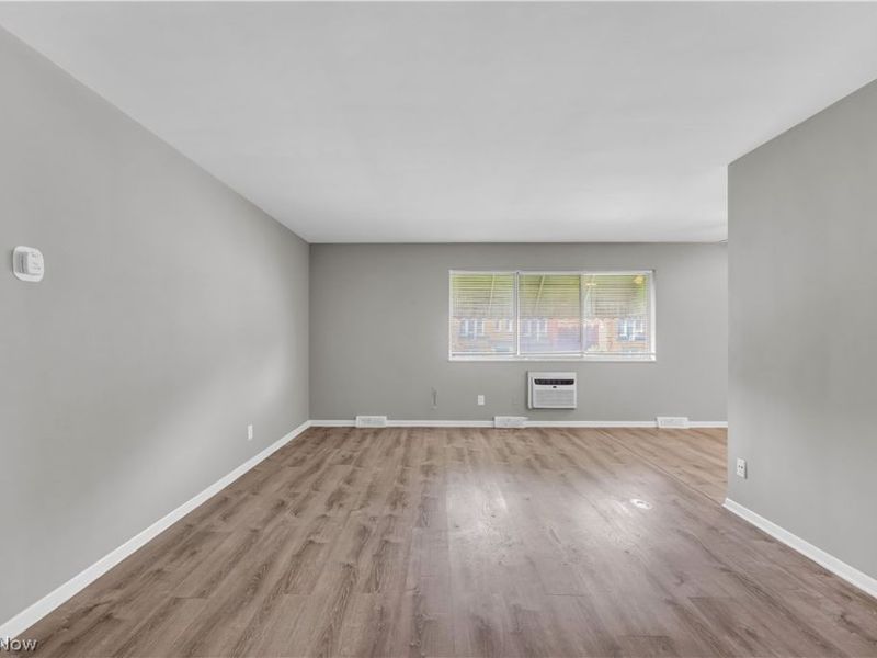2537 Noble Road , Unit 201, Cleveland Heights, OH 44121 Photo 5