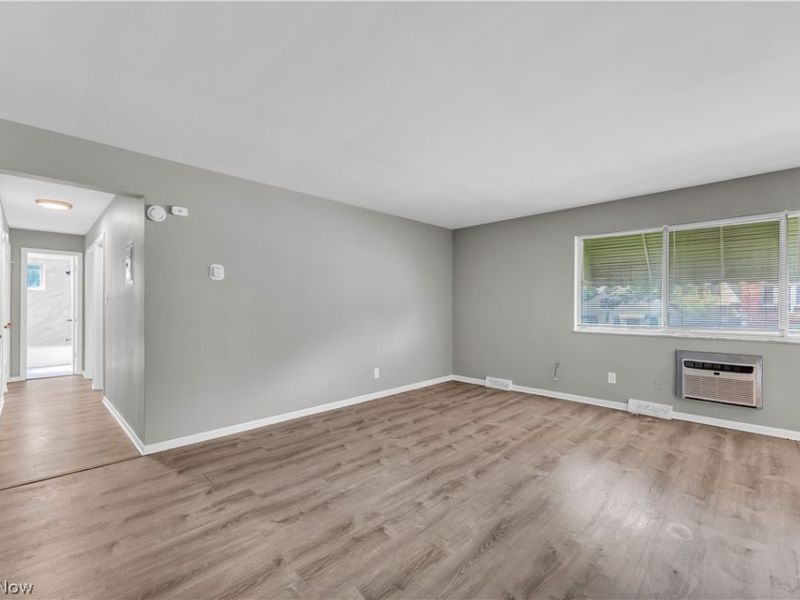 2537 Noble Road , Unit 201, Cleveland Heights, OH 44121 Photo 6