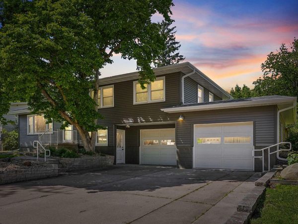 1029 W 13 Street, Cedar Falls, IA 50613