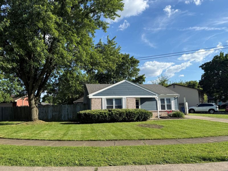5423 Adderley Avenue, Columbus, OH 43232 Photo 2