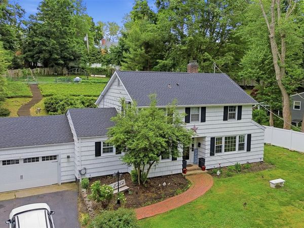 10 Tanyard Lane, Huntington, NY 11743