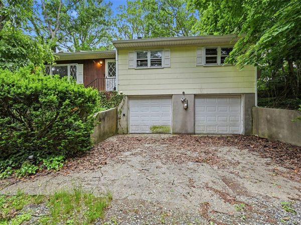 10 Lefferts Avenue , East Northport, NY 11731
