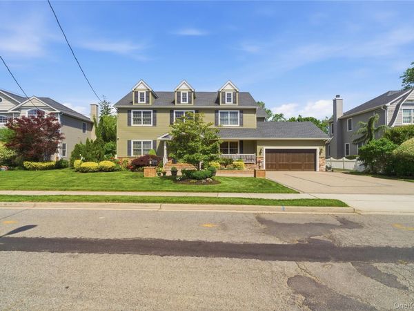 27 Davison Place , Rockville Centre, NY 11570