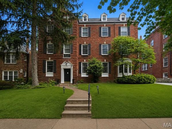 7529 Wellington Way, Unit 1, Clayton, MO 63105