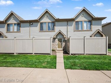 50514 Bay Run N, Chesterfield Twp, MI 48047