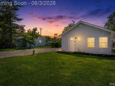 4333 Avenue E, Frenchtown Twp, MI 48166