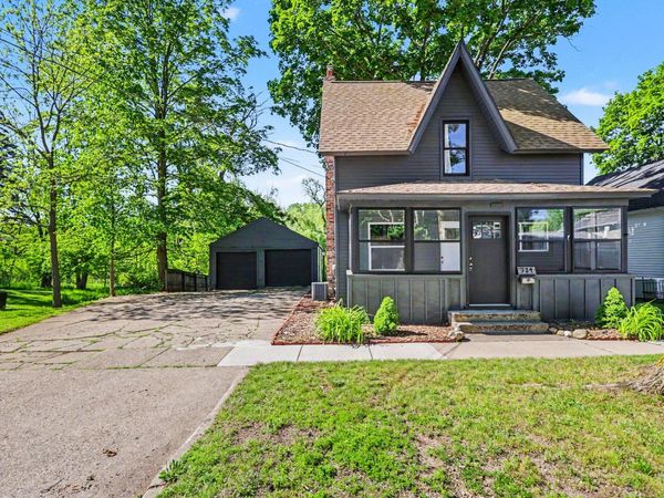 734 E Green Street, Marshall, MI 49068